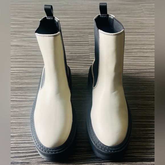 Billini Valeska Boot in Stone/Black Contrast - Picture 6 of 16